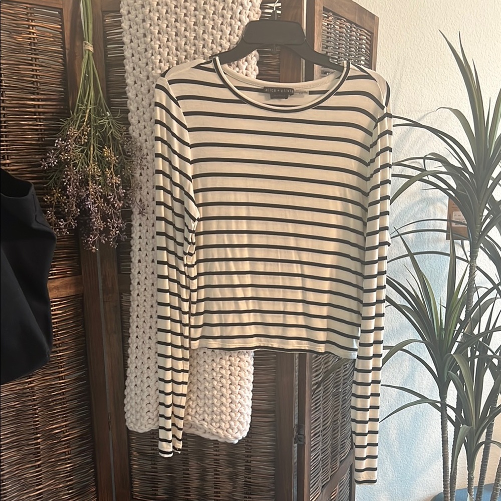 Alice + Olivia Cream and Black Fitted Crop Long Sleeve Tee